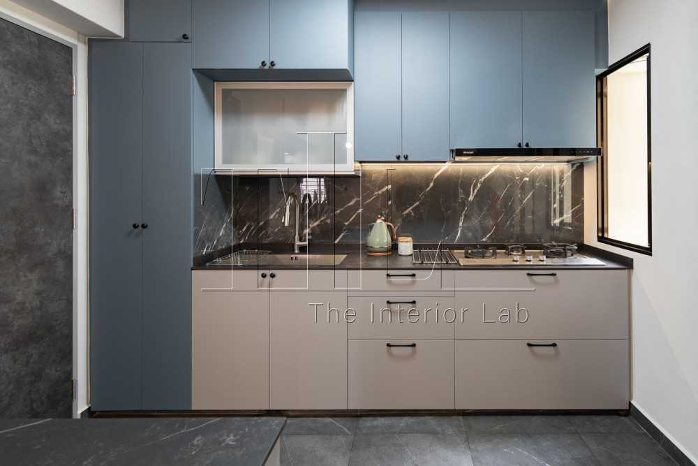 Contemporary Kitchen with Kitchen Window and Kitchen Backsplash