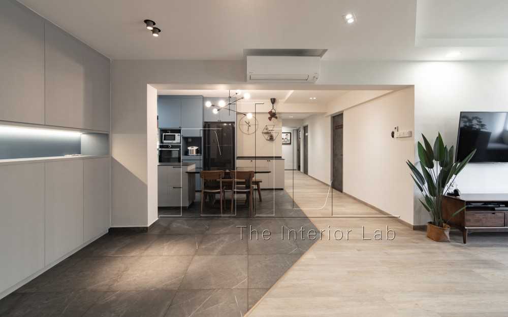 Contemporary Kitchen with Vinyl Flooring and Homogeneous Tiles
