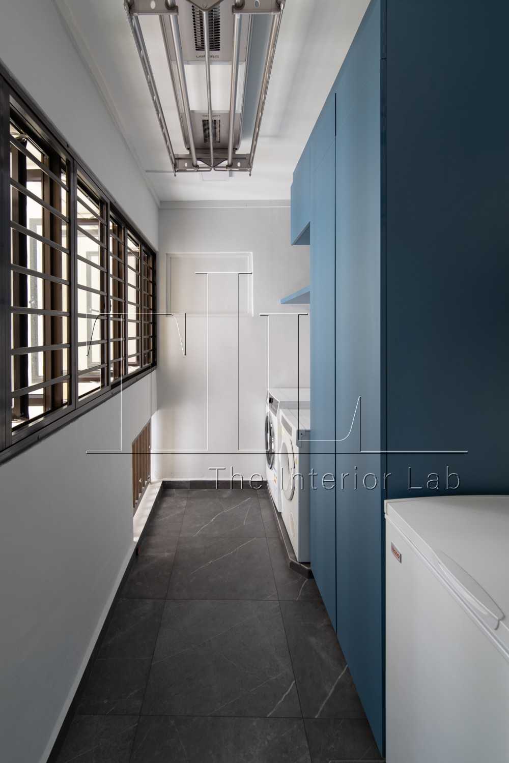Contemporary Service Yard with Washing Machine and Laundry Area