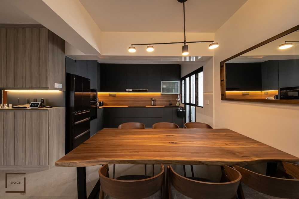 Contemporary Kitchen with Open Kitchen and Kitchen Accessories