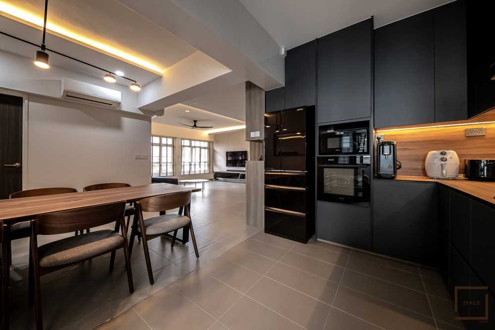 Contemporary Kitchen with Open Kitchen and Kitchen Accessories