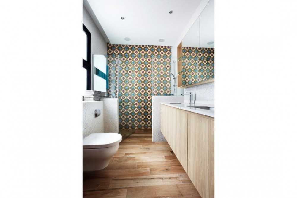 Eclectic Bathroom with Mirror and Bathroom Storage