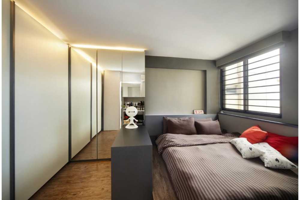 Modern Bedroom with Platform Bed and Mirror