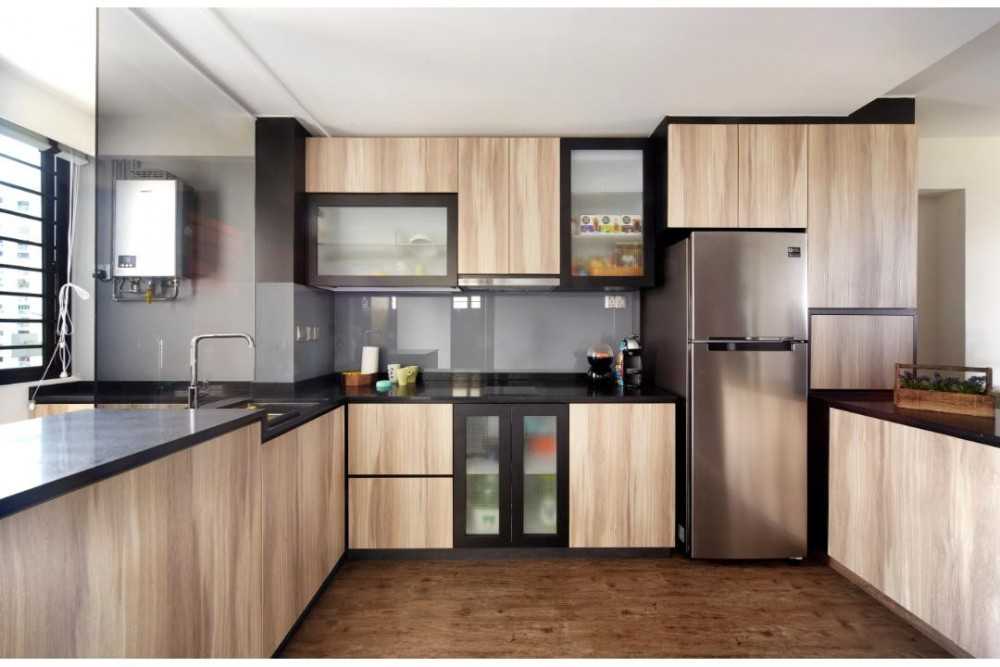 Modern Kitchen with Wood Flooring and Dishwasher