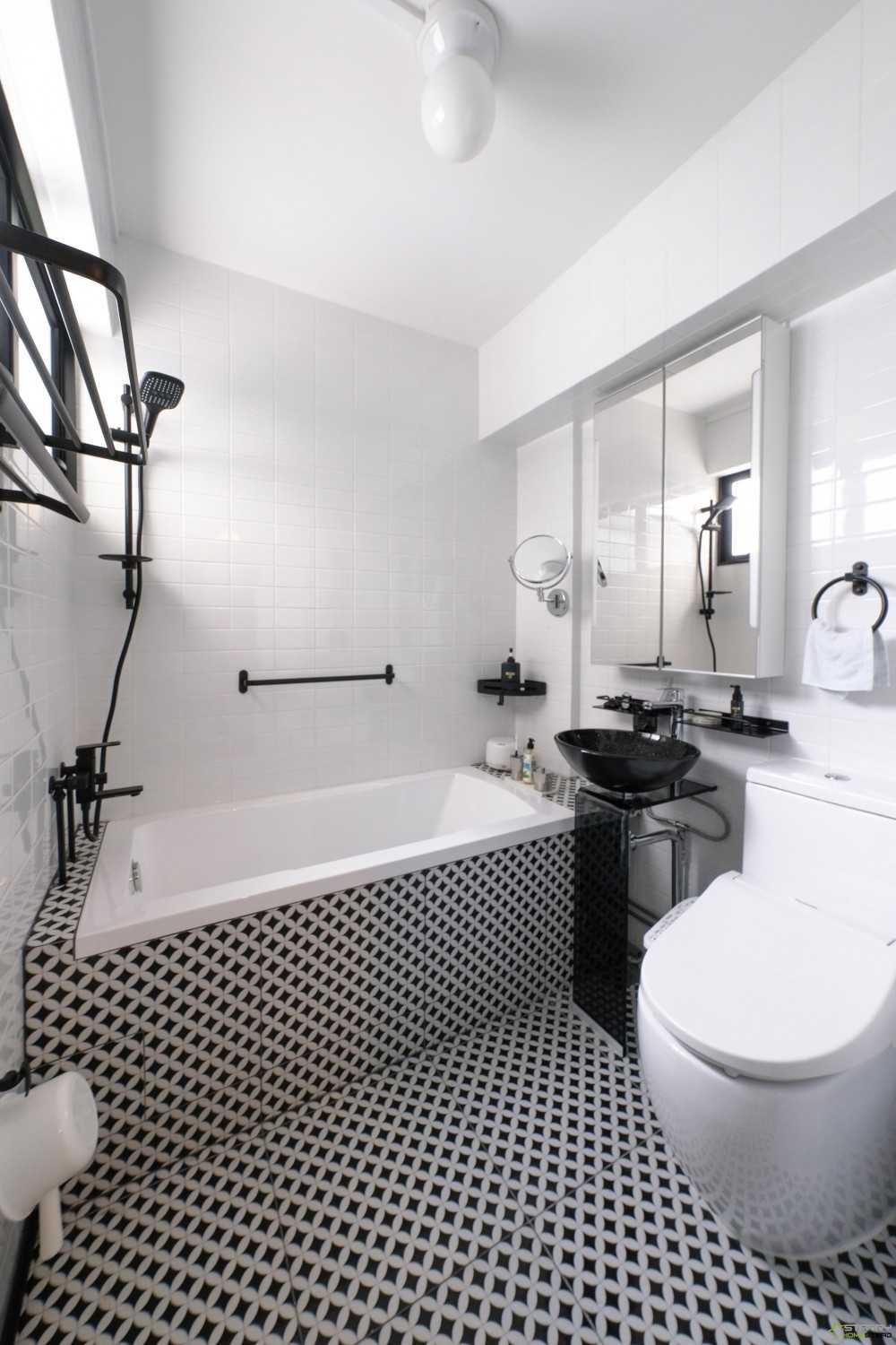 Modern Bathroom with Bathtub and Showers