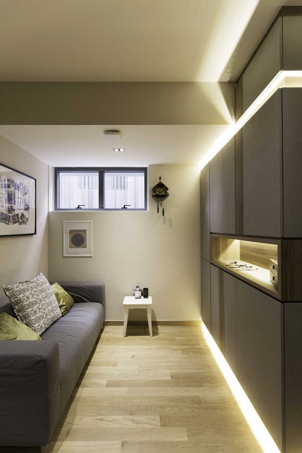 Modern Living Room with Bookshelf and Cove Lighting