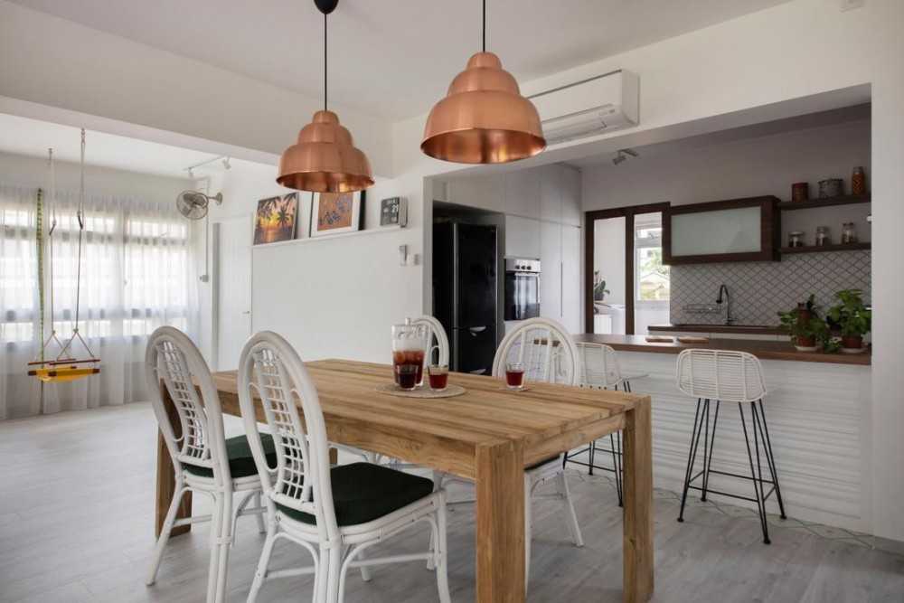 Eclectic Dining Room with Bar Counter and Dining Table