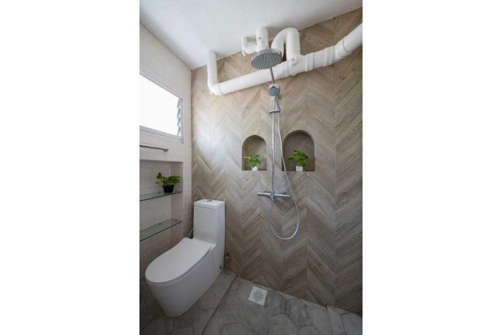 Eclectic Bathroom with Feature Wall and Rainshower