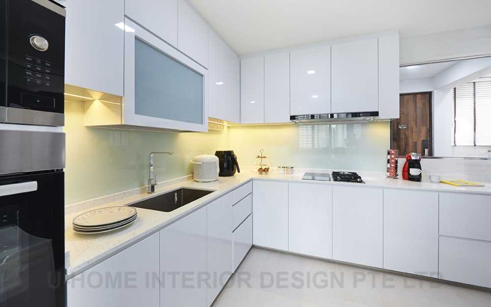 Minimalist Kitchen with Countertop and Homogeneous Tiles
