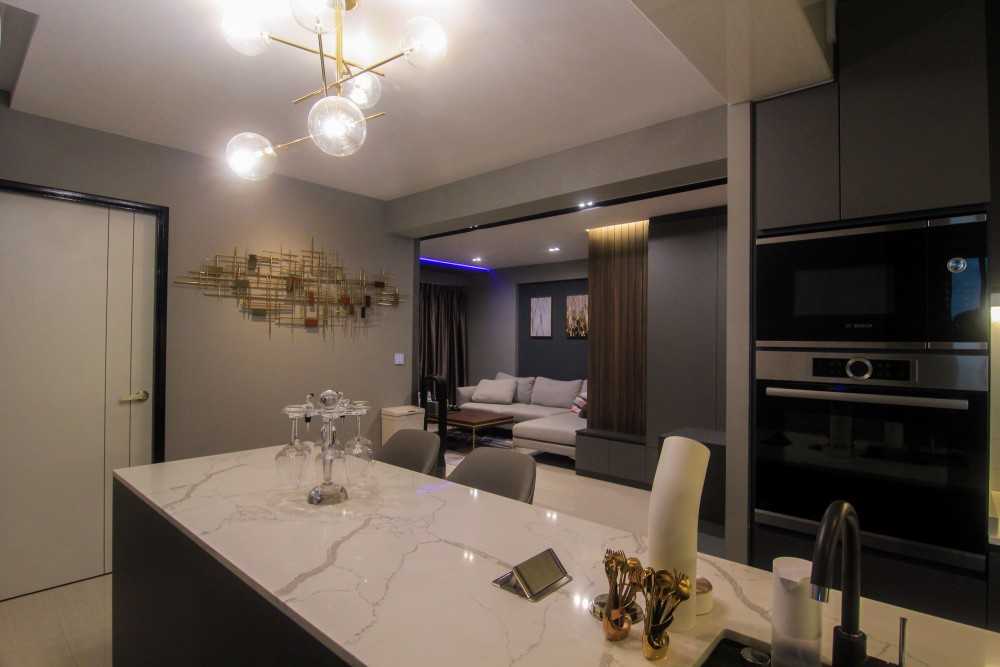 Modern Kitchen with Kitchen Island and Drop Ceiling