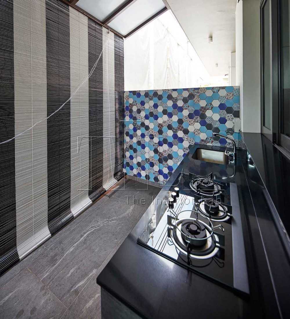 Modern Kitchen with Countertop and Kitchen Window