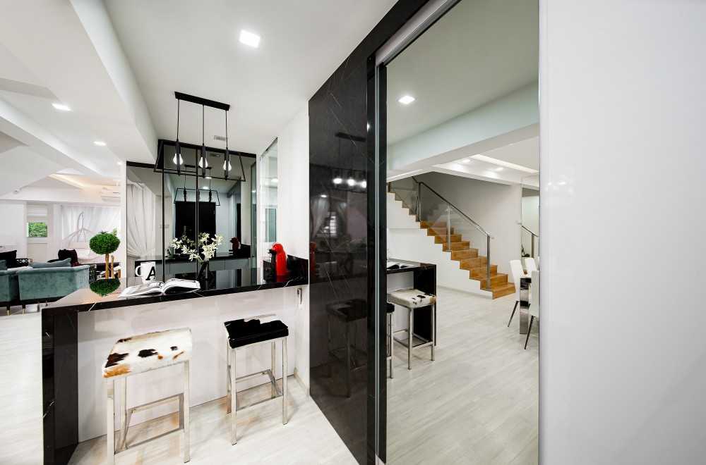 Modern Kitchen with Countertop and Kitchen Island