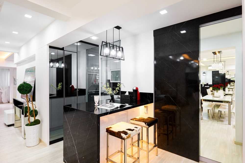 Modern Kitchen with Countertop and Mirror