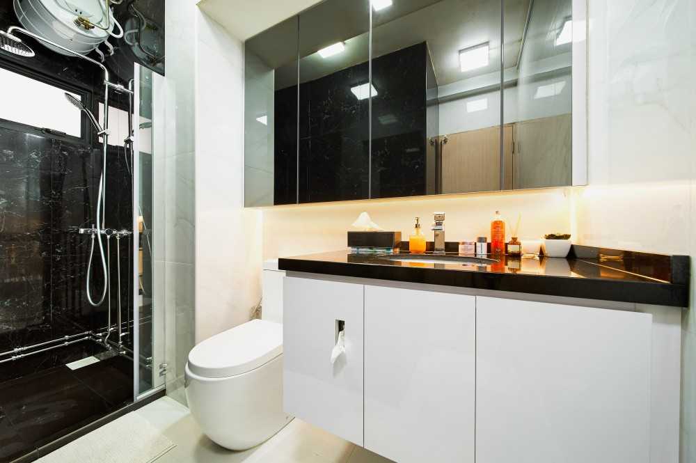 Modern Bathroom with Mirror and Shower Screen