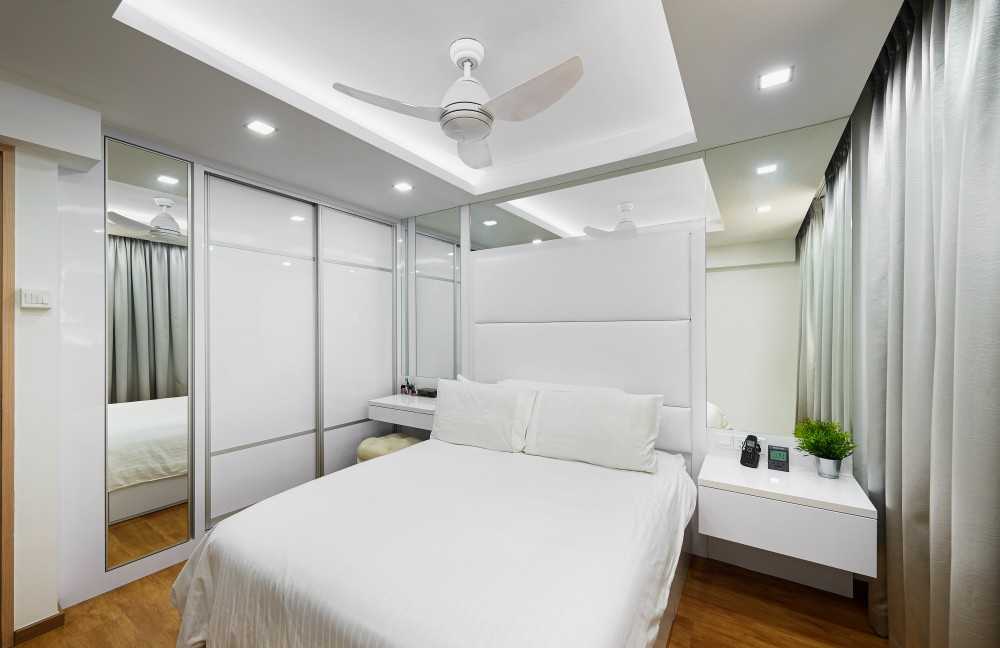 Modern Bedroom with Mirror and Cove Lighting