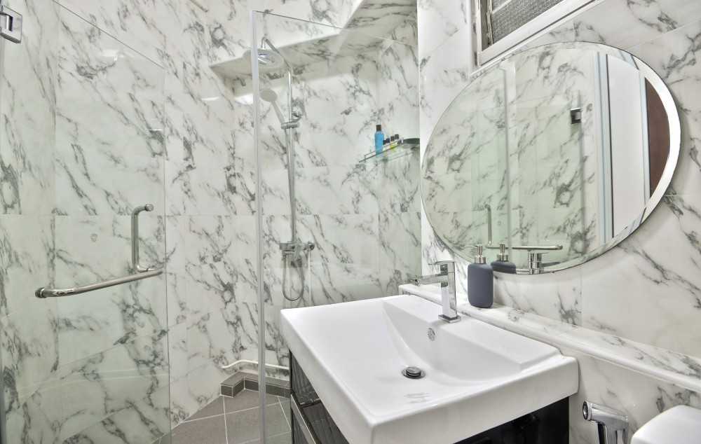 Modern Bathroom with Homogeneous Tiles and Bathroom Storage