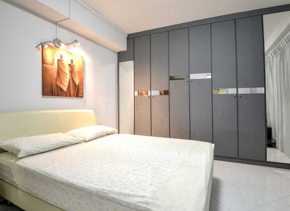 Modern Bedroom with Sliding Wardrobe and Queen Bed