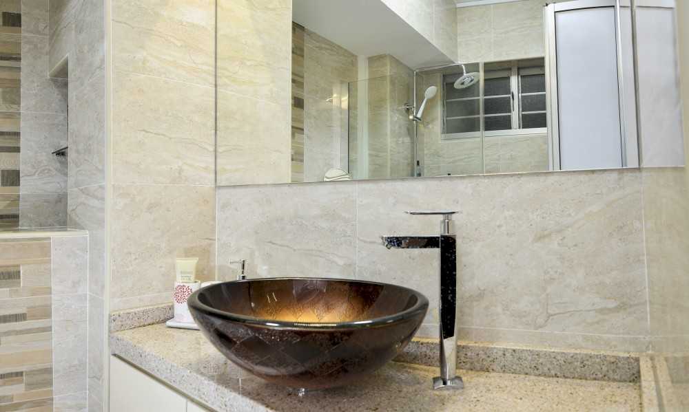 Modern Bathroom with Marble Floor and Vanity Counter
