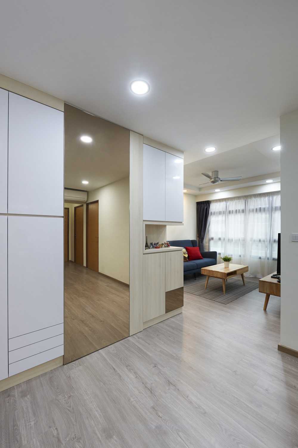 Scandinavian Dining Room with Mirror and Ceiling Fan