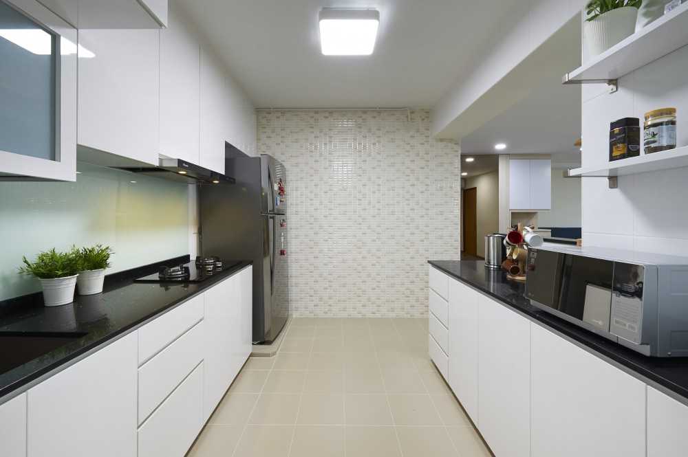 Scandinavian Kitchen with Countertop and Open Kitchen
