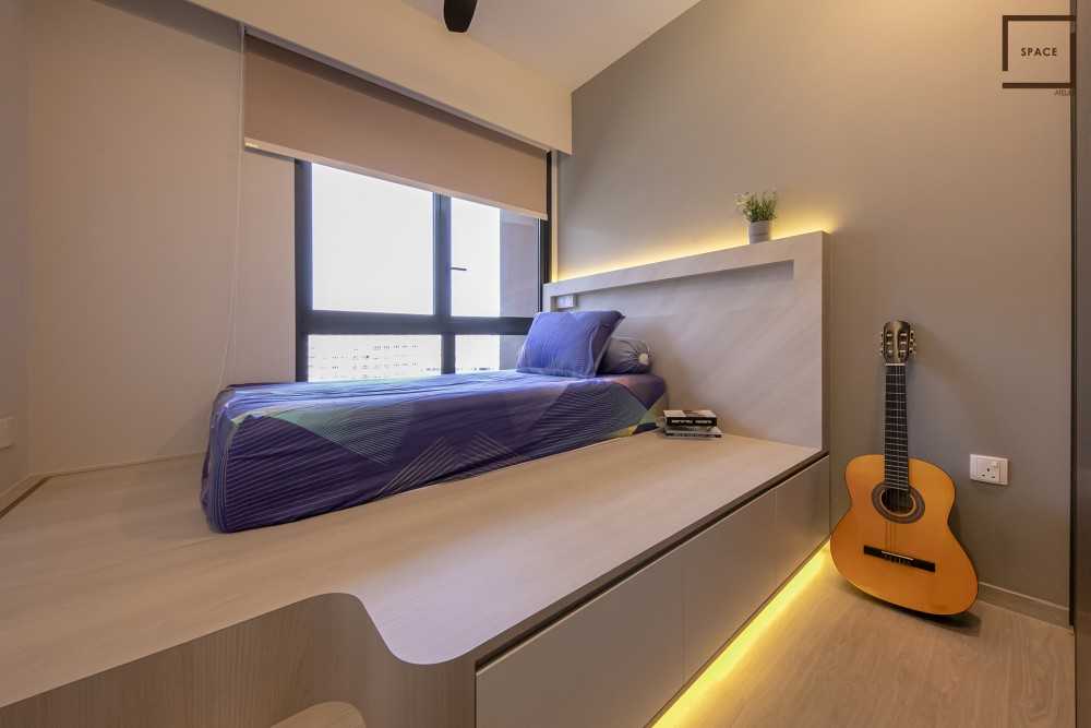 Contemporary Bedroom with Bookshelf and Sliding Wardrobe