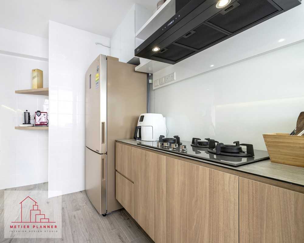Scandinavian Kitchen with Open Kitchen and Kitchen Backsplash