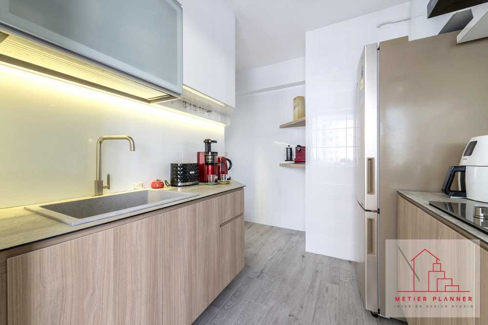 Scandinavian Kitchen with Countertop and Open Kitchen