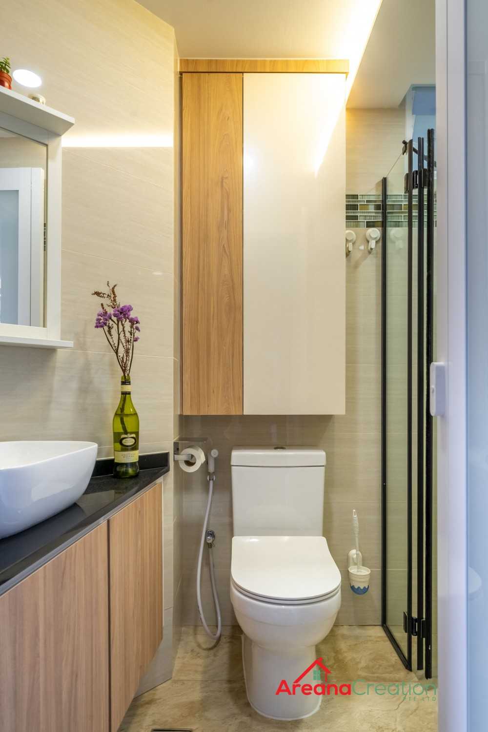 Contemporary Bathroom with Shower Screen and Bathroom Storage