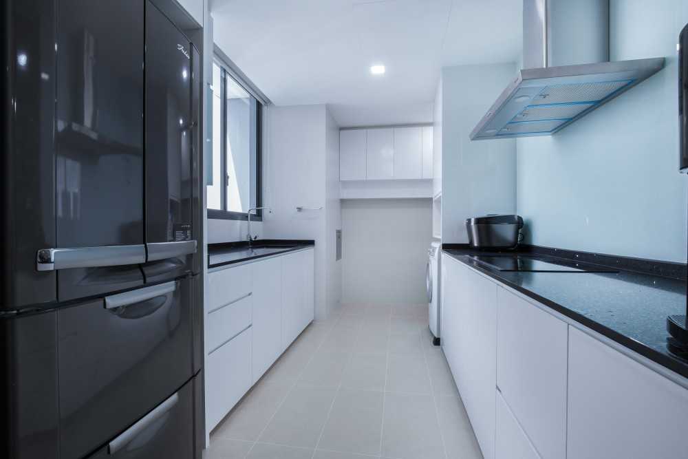 Contemporary Kitchen with Countertop and Homogeneous Tiles