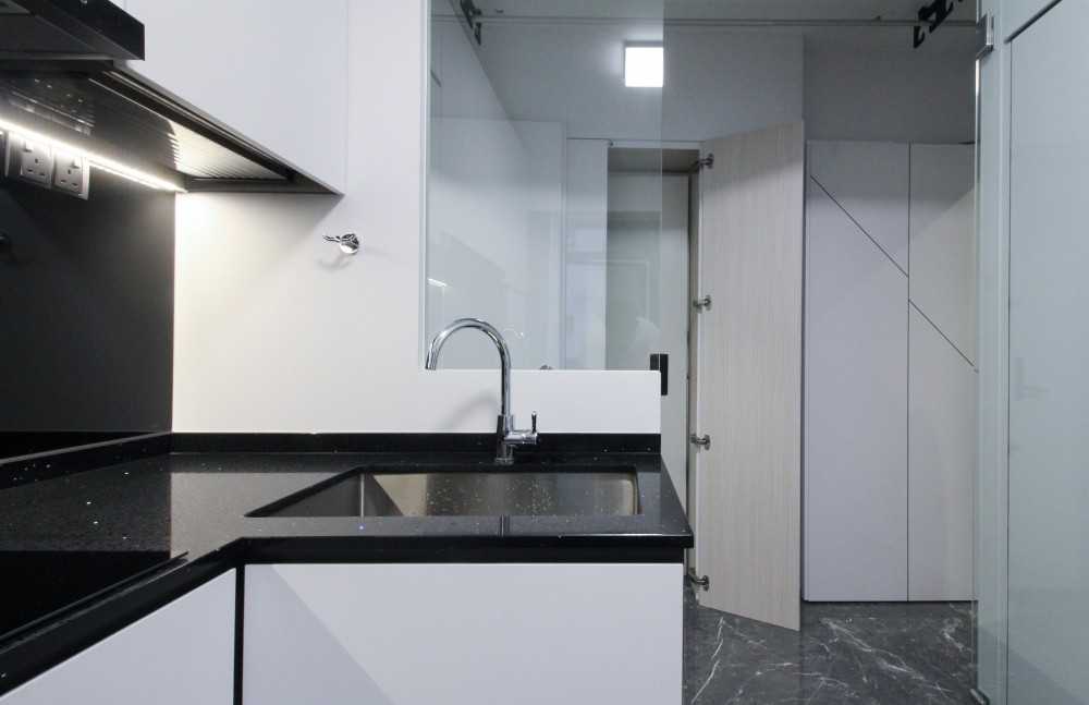 Minimalist Kitchen with Countertop and Homogeneous Tiles