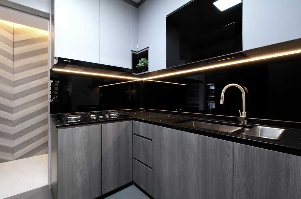 Contemporary Kitchen with Countertop and Homogeneous Tiles