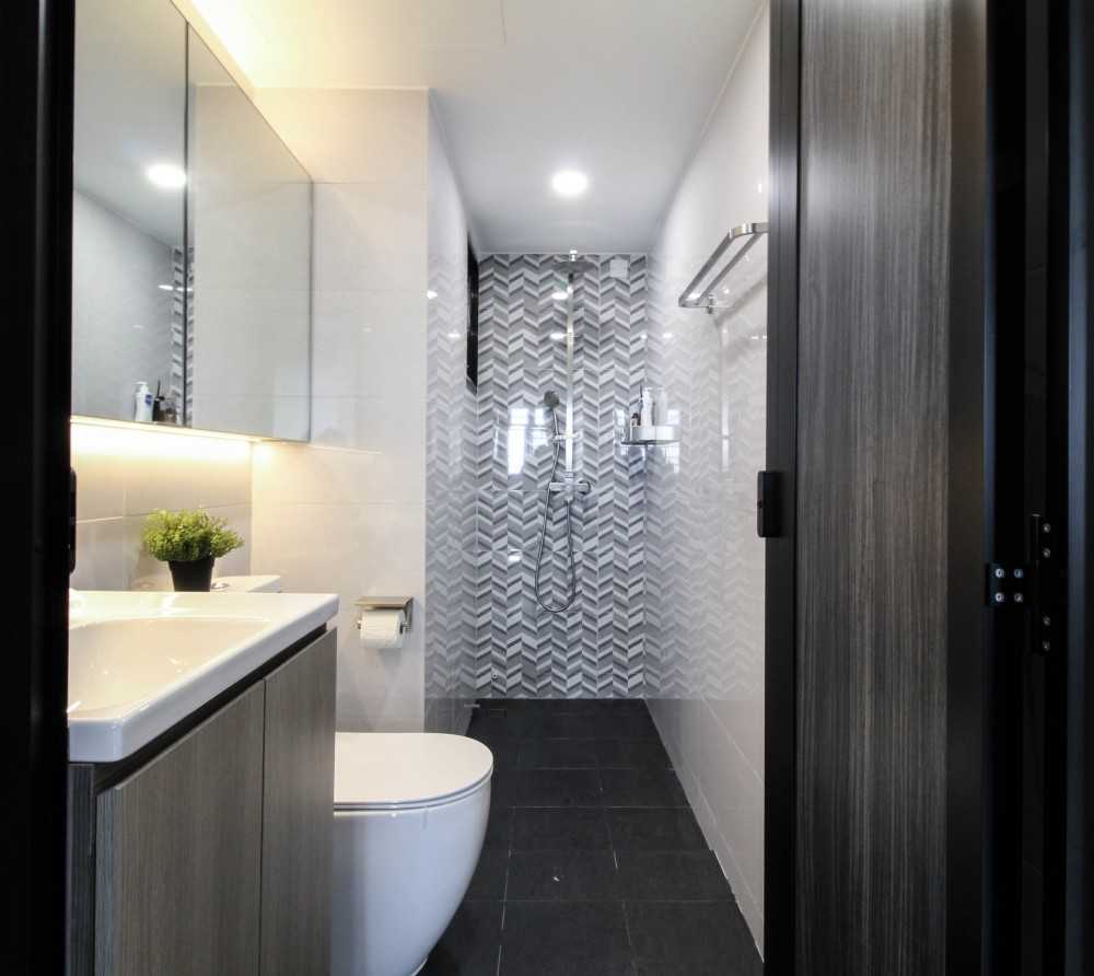 Contemporary Bathroom with Countertop and Homogeneous Tiles