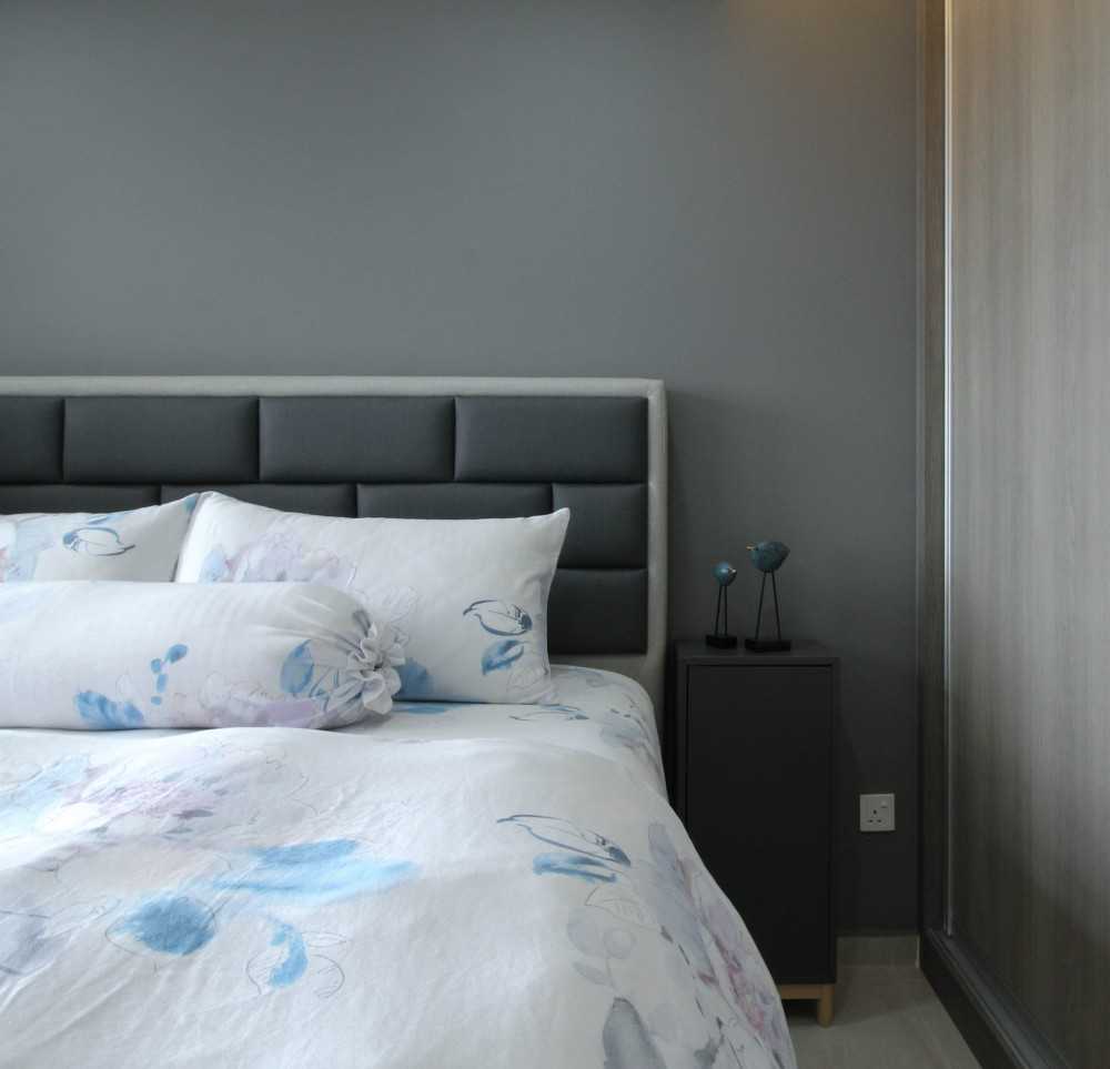Contemporary Bedroom with Homogeneous Tiles and Wardrobe