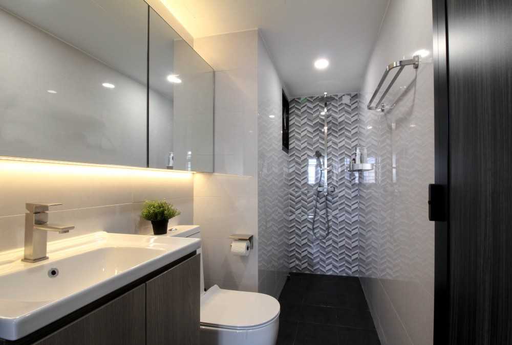 Contemporary Bathroom with Countertop and Homogeneous Tiles