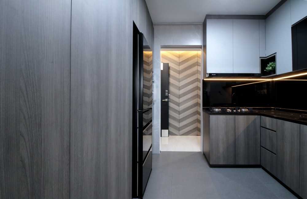 Contemporary Kitchen with Countertop and Homogeneous Tiles