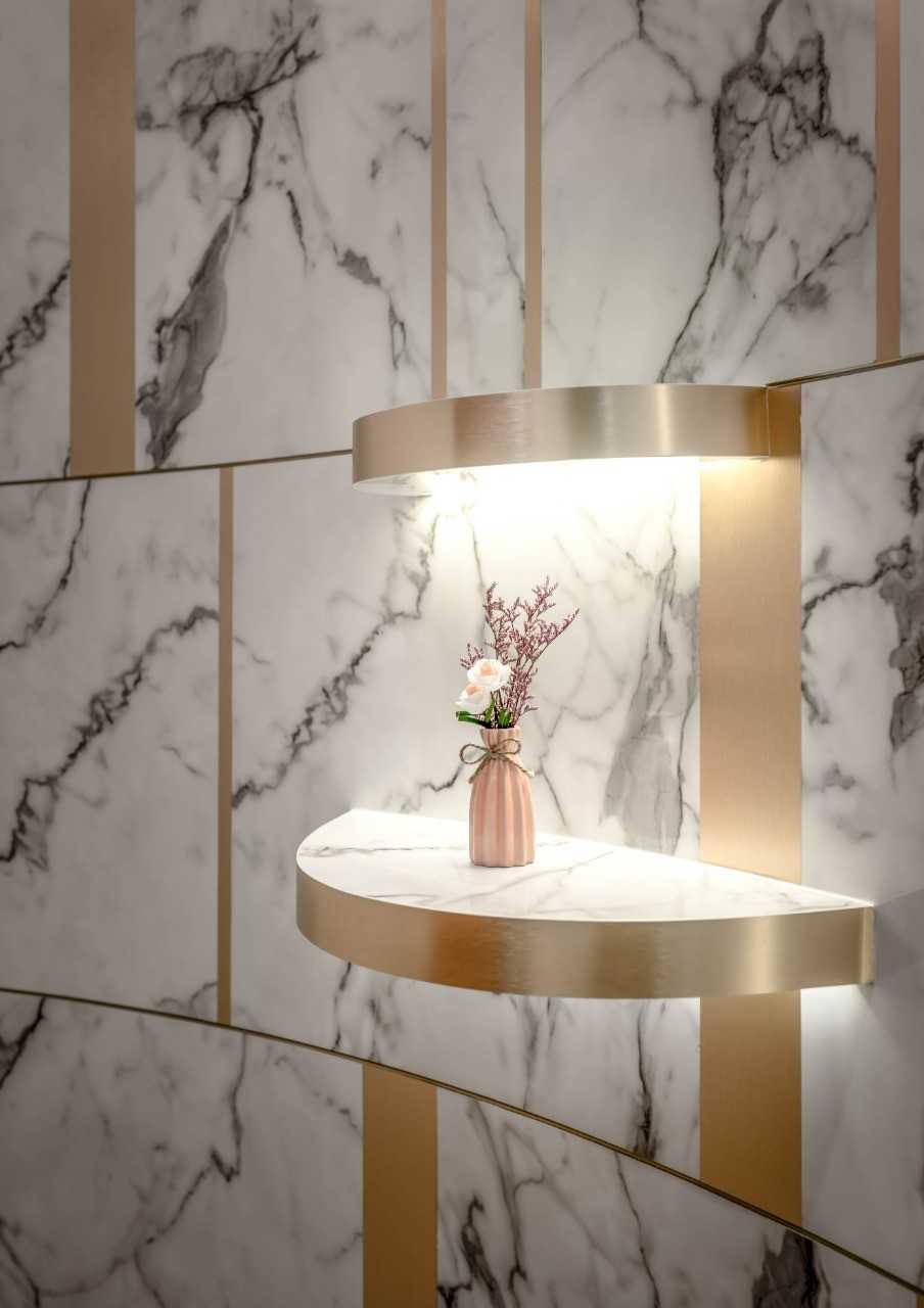 Modern Showroom with Feature Wall and Chandelier