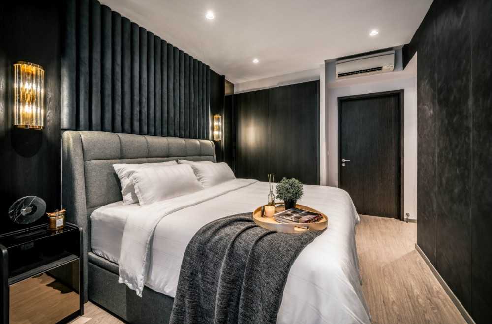 Contemporary Bedroom with Vinyl Flooring and Curtain