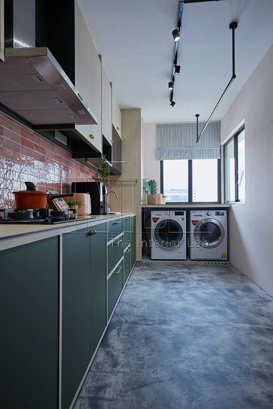 Eclectic Kitchen with Countertop and Homogeneous Tiles