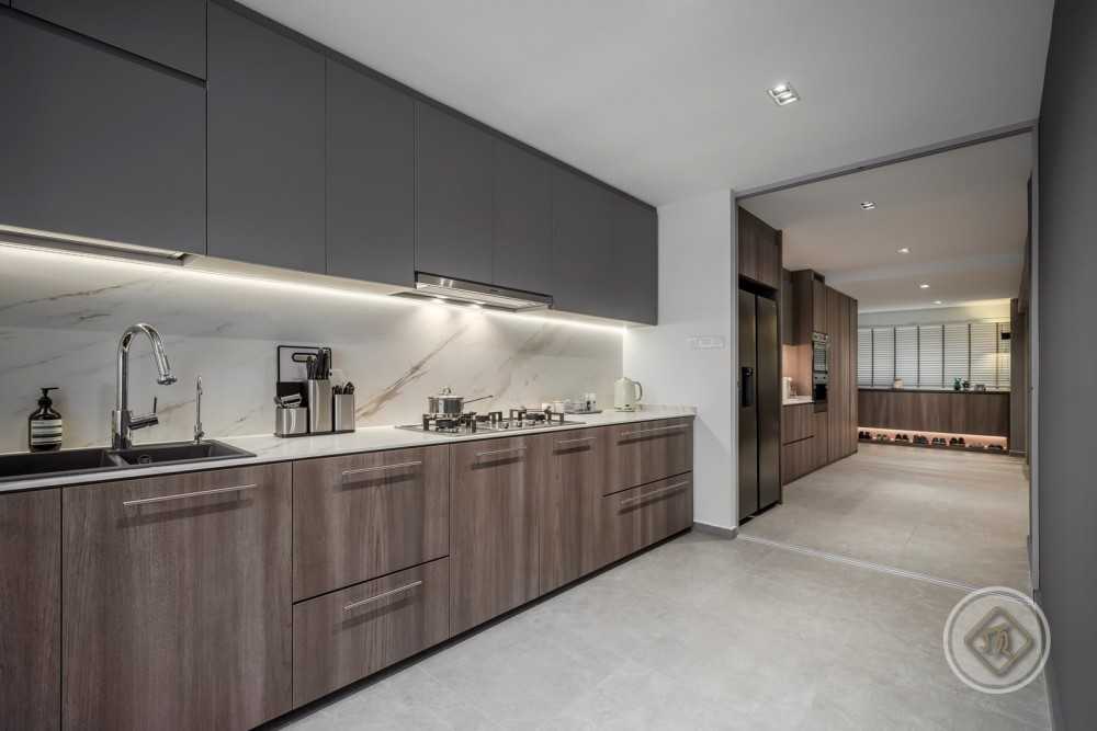 Modern Kitchen with Open Kitchen and Breakfast Counter