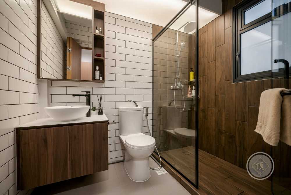 Modern Bathroom with Shower Screen and Rainshower