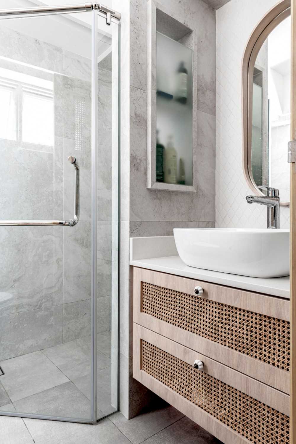 Contemporary Bathroom with Countertop and Mirror