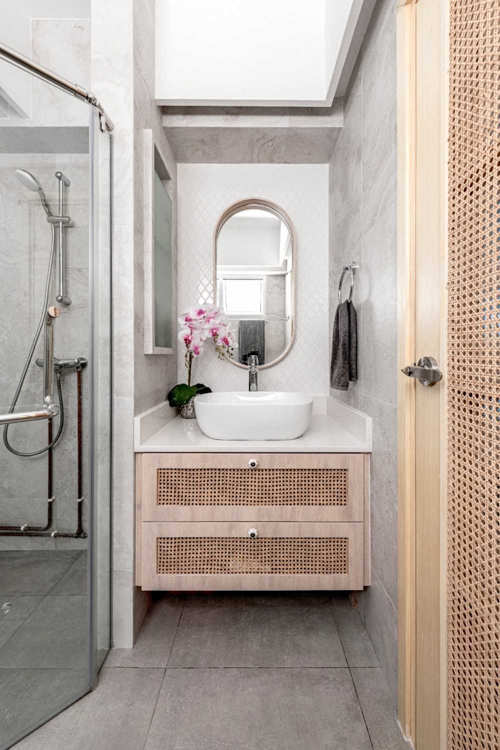 Contemporary Bathroom with Countertop and Mirror