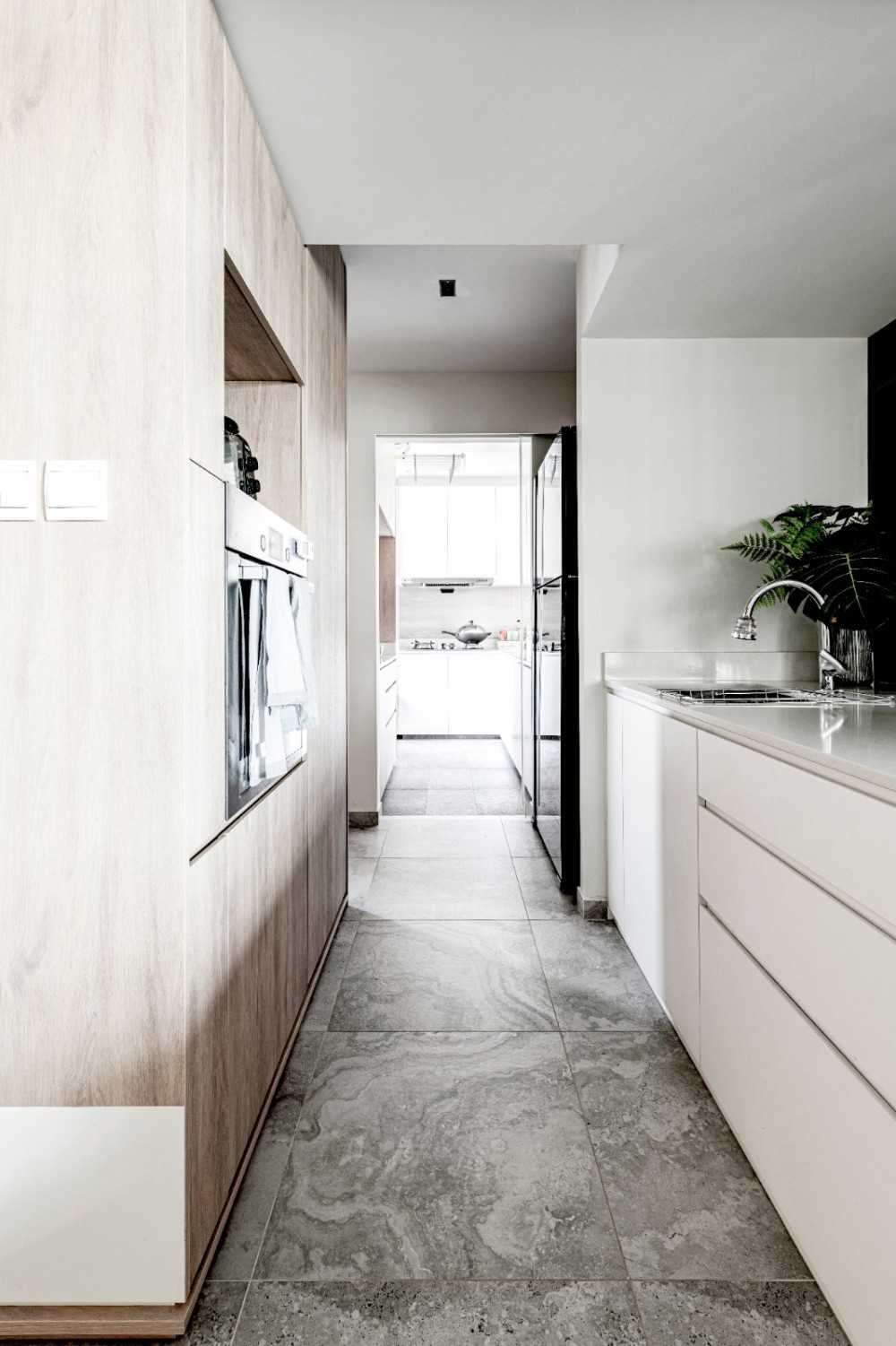 Contemporary Kitchen with Countertop and Kitchen Island