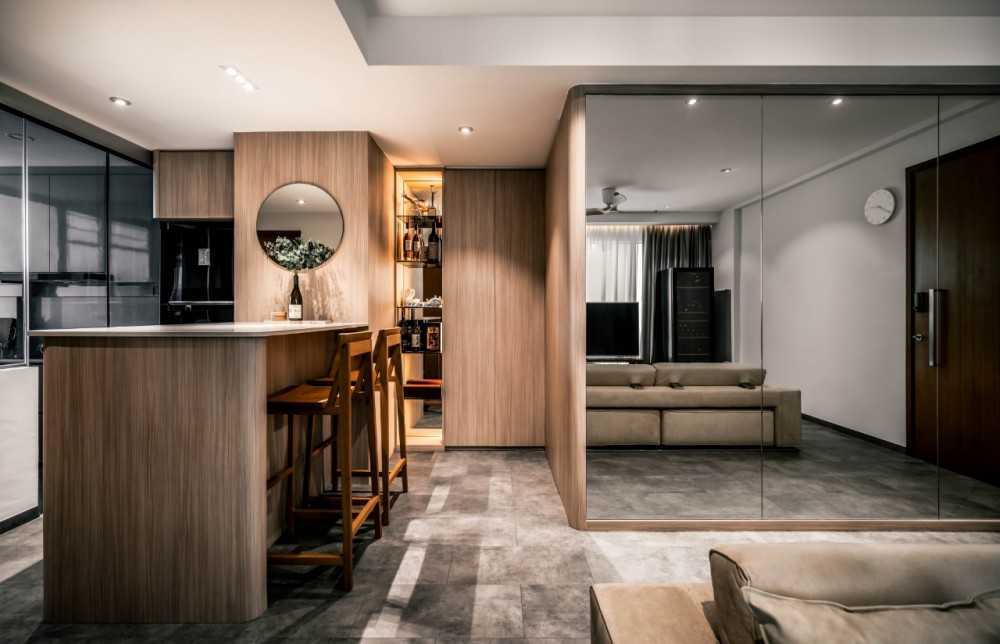 Scandinavian Dining Room with Mirror and Dining Table