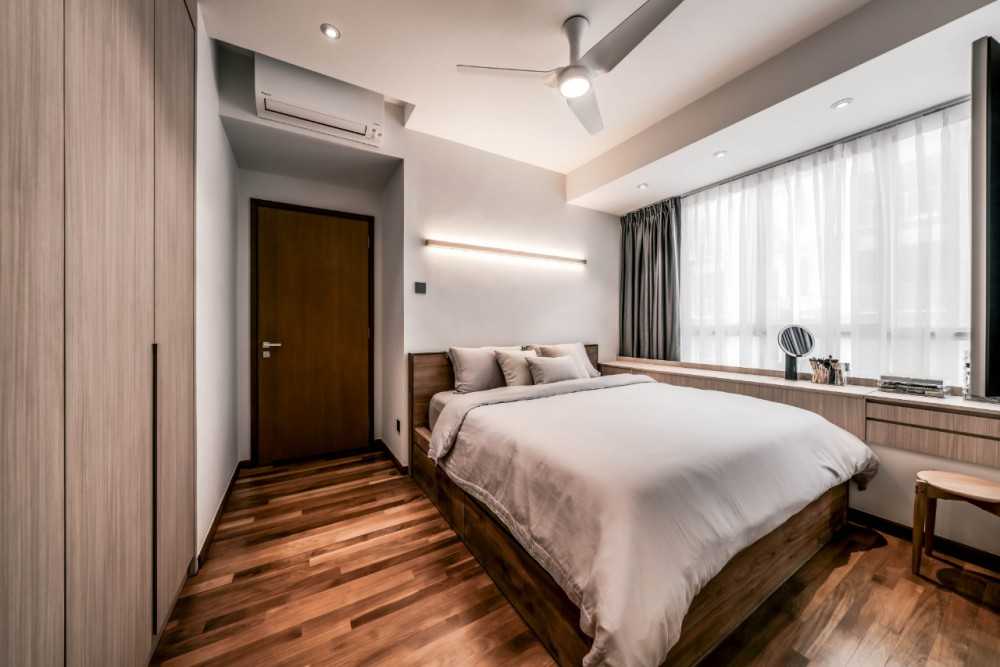 Scandinavian Bedroom with Vinyl Flooring and Ceiling Fan
