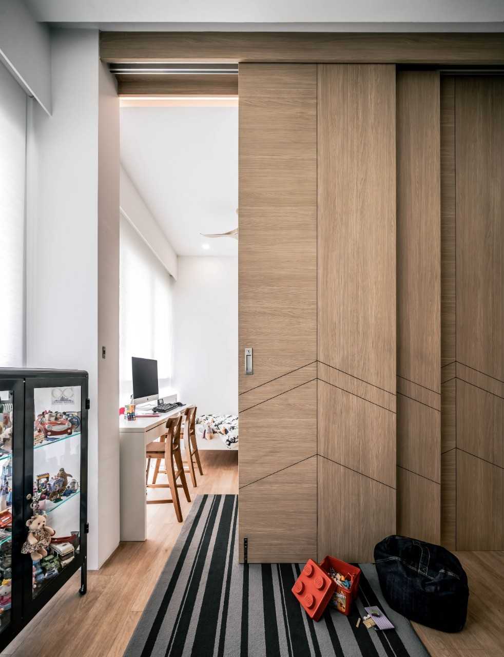 Scandinavian Kids Room with Vinyl Flooring and Ceiling Fan