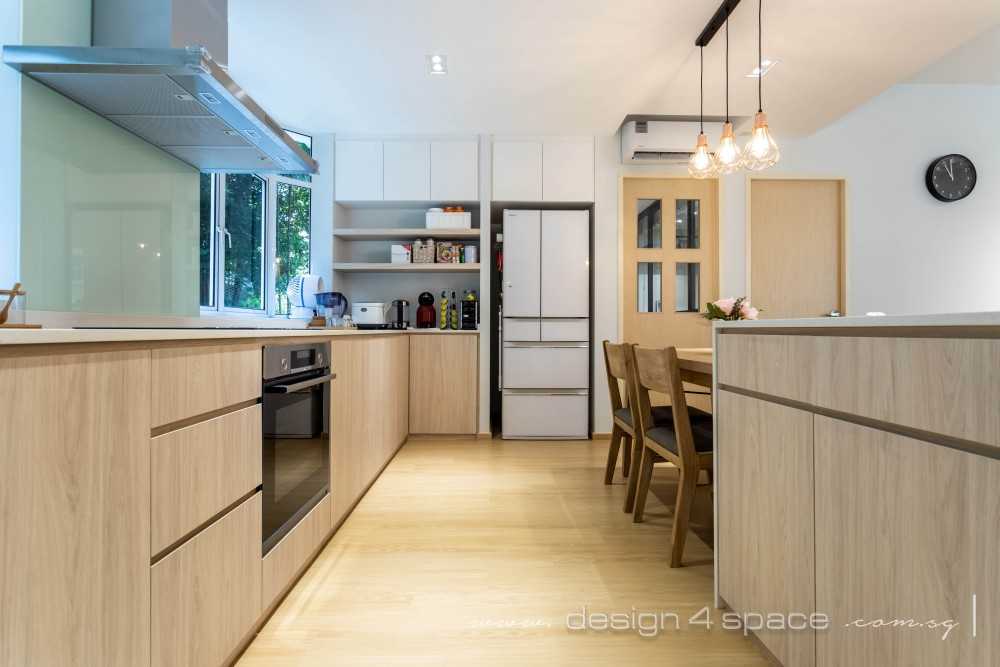 Scandinavian Kitchen with Homogeneous Tiles and Wood Flooring