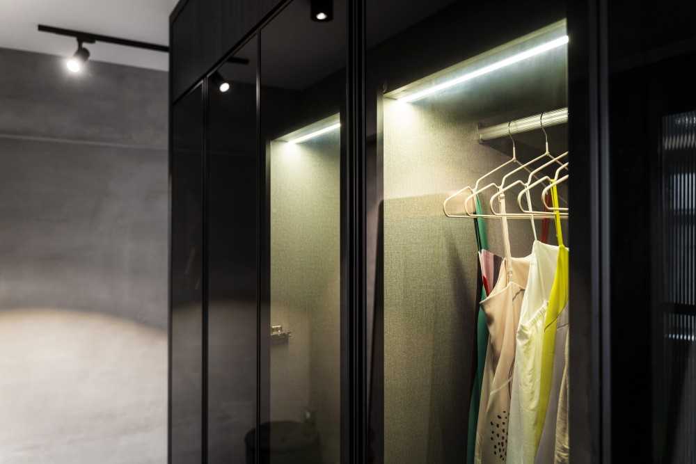 Industrial Walk-in Wardrobe with Mirror and Wardrobe