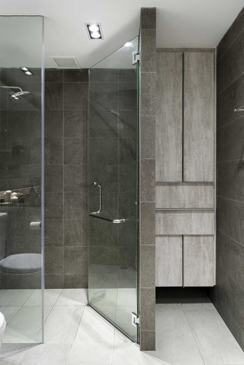Modern Bathroom with Mirror and Shower Screen