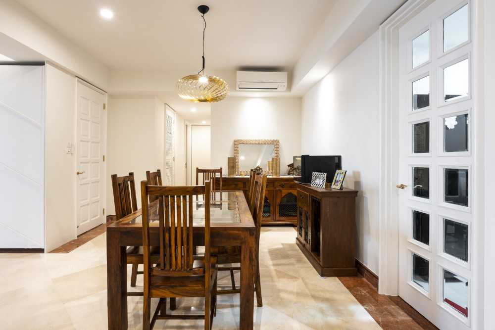 Modern Dining Room with Downlights and Dining Table